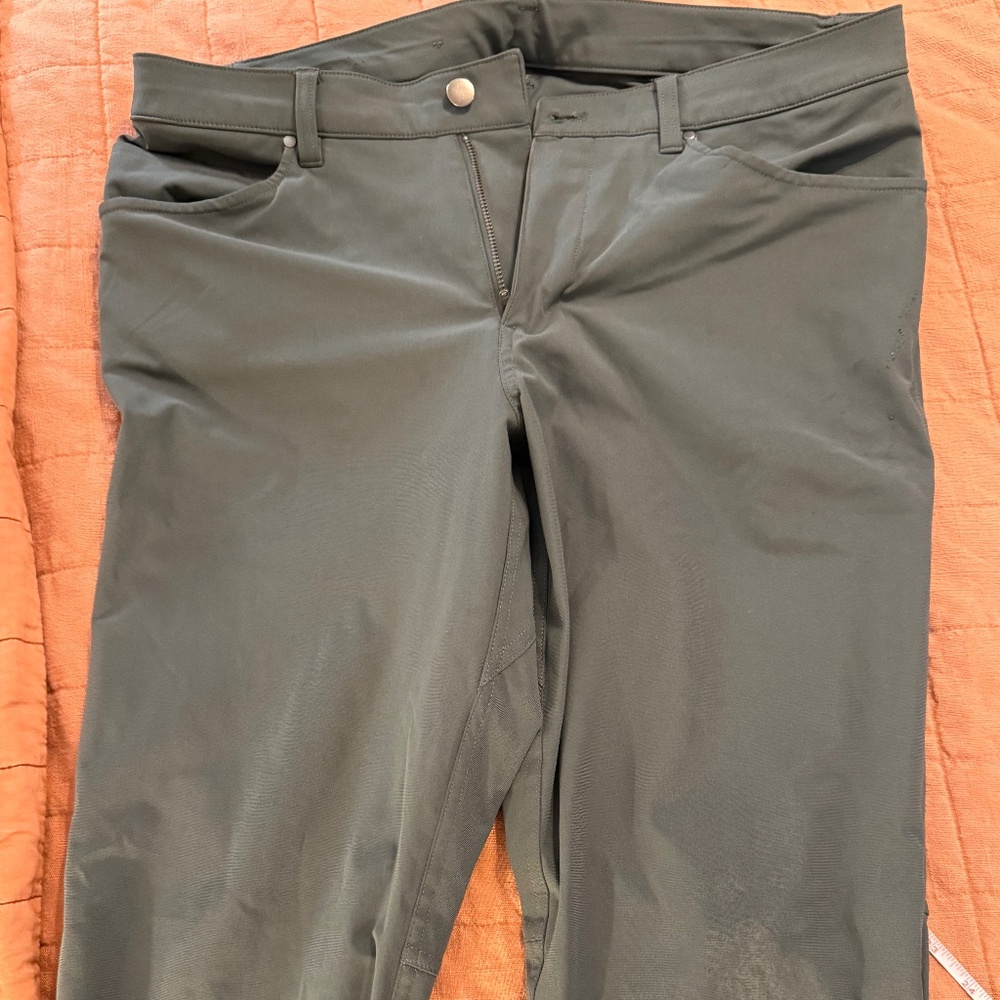Lululemon Men's ABC Slim Olive Green 34